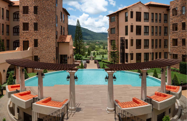 castello_pool_mb